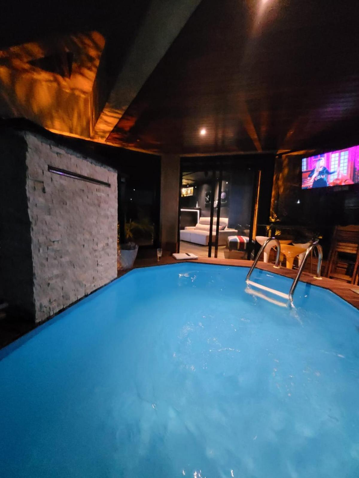 Morumbi, Pub, Com Hidromassagem, Piscina Aquecida Privativa, Lareira, Que Voce Precisa Descansar, Trabalhar Ou Realizar Aquela Comemoracao! Com Total Conforto E Privacidade! O Nota 10 De Sp! Apartamento São Paulo