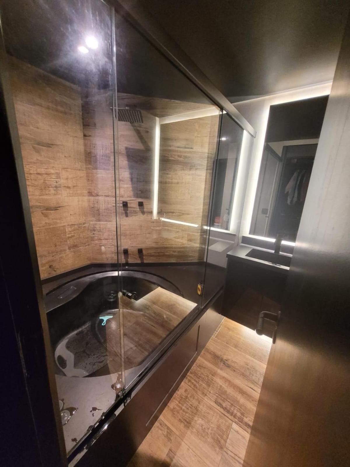 Morumbi, Pub, Com Hidromassagem, Piscina Aquecida Privativa, Lareira, Que Voce Precisa Descansar, Trabalhar Ou Realizar Aquela Comemoracao! Com Total Conforto E Privacidade! O Nota 10 De Sp! Apartamento *