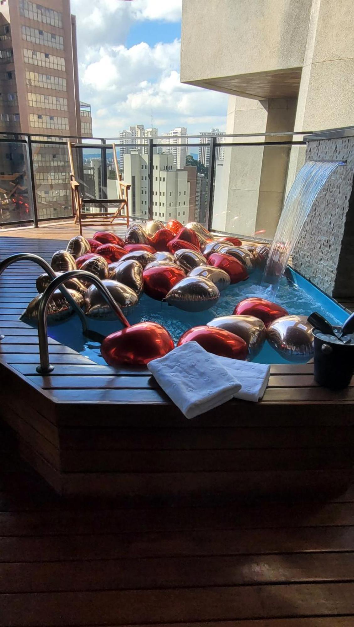 Apartamento Morumbi, Pub, Com Hidromassagem, Piscina Aquecida Privativa, Lareira, Que Voce Precisa Descansar, Trabalhar Ou Realizar Aquela Comemoracao! Com Total Conforto E Privacidade! O Nota 10 De Sp!